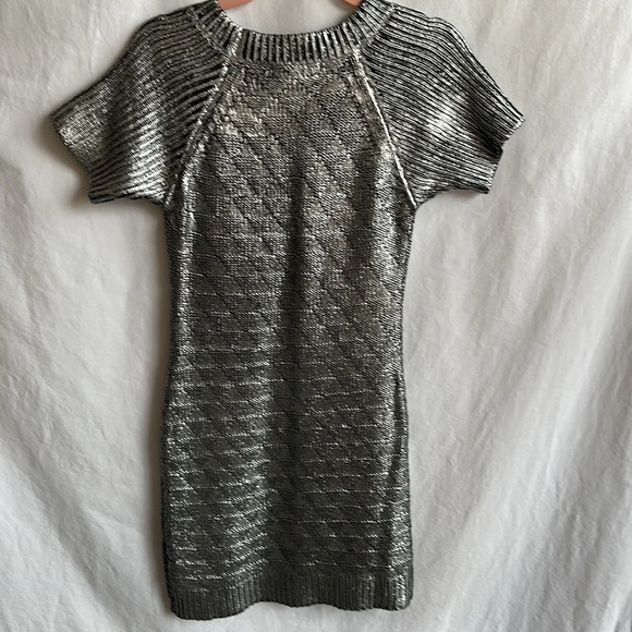 Romeo + Juliet Couture silver/black metallic sweater dress, size M - Picture 6 of 9